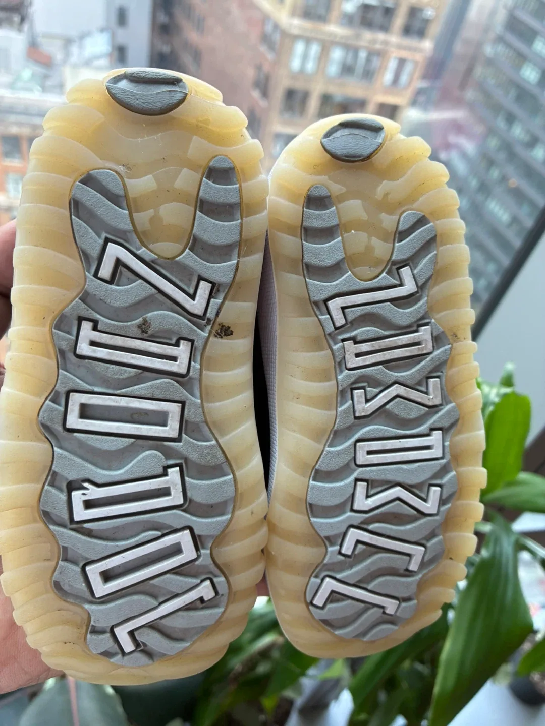 Kids Jordan 11 Retro Space Jams Black/White sz 8 image indicator(6)