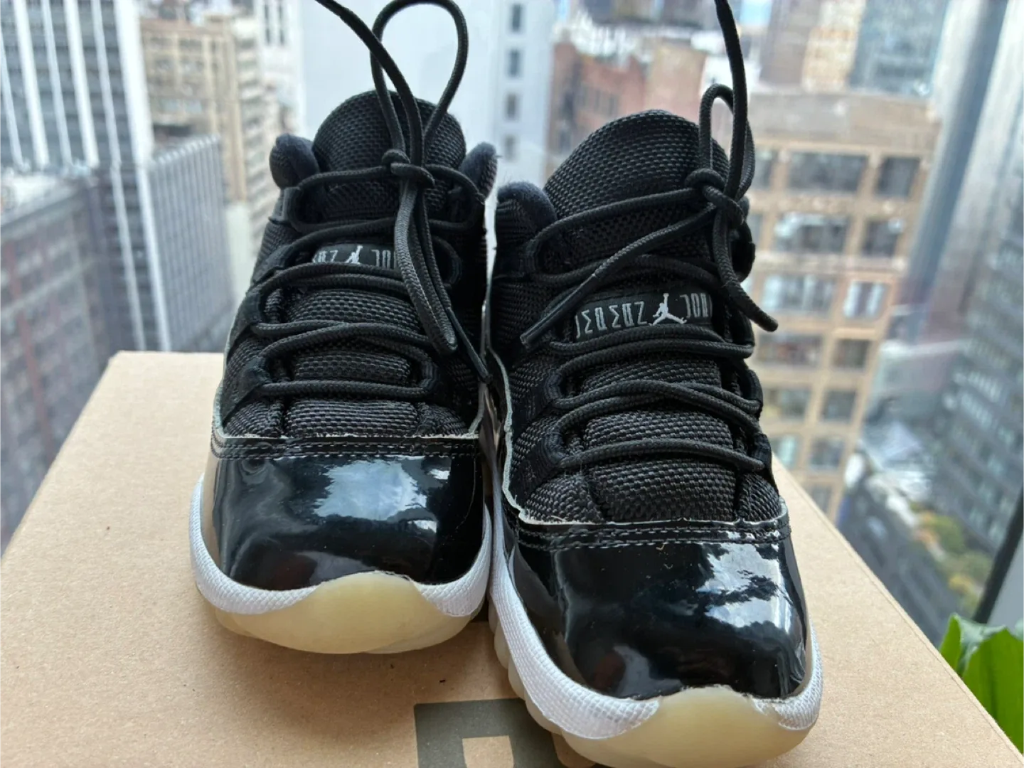 Kids Jordan 11 Retro Space Jams Black/White sz 8 image indicator(3)