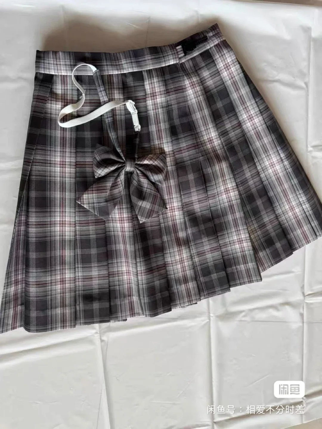 Set of eight Pleated Skirts image indicator(4)