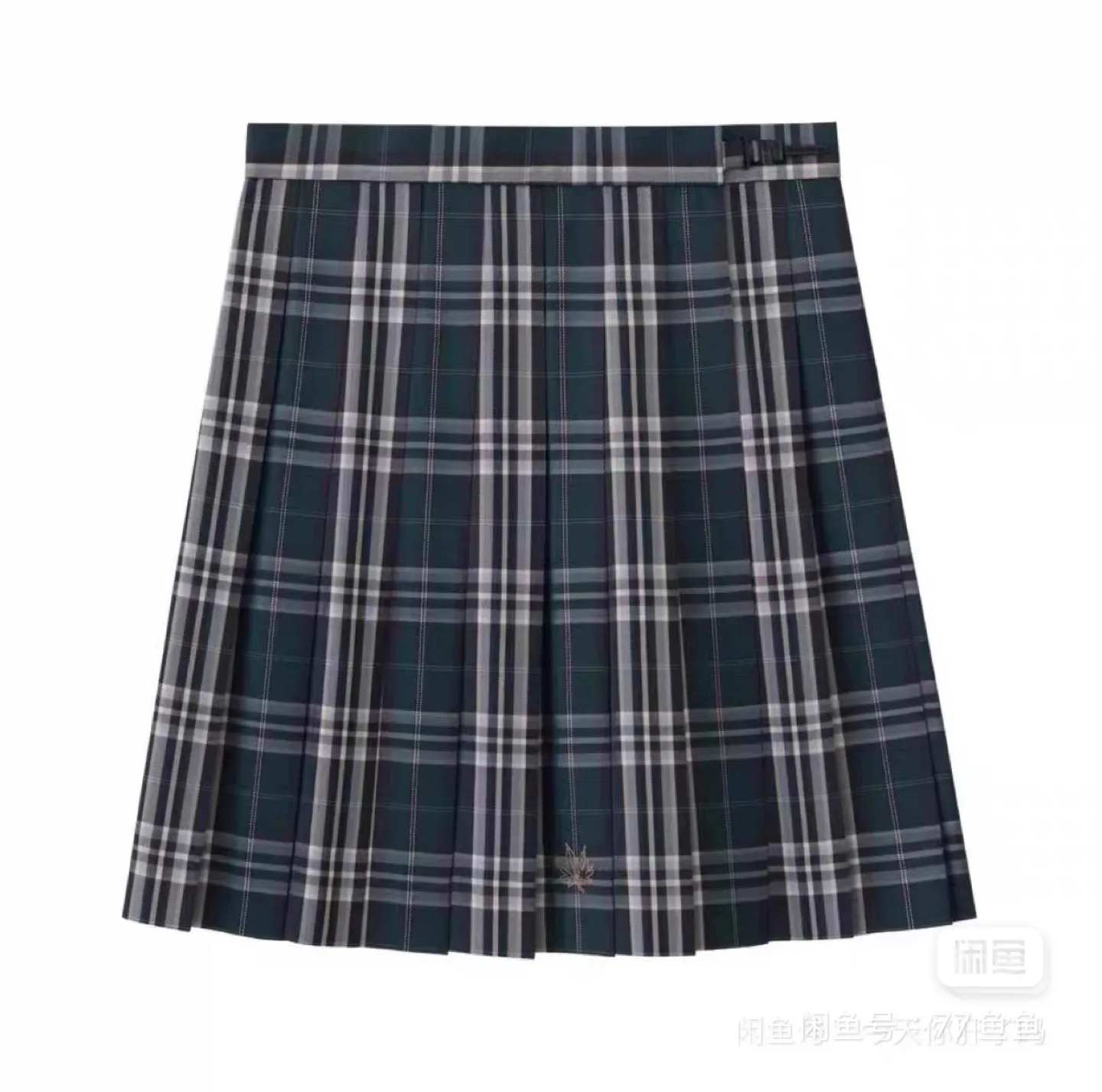 Set of eight Pleated Skirts image indicator(2)