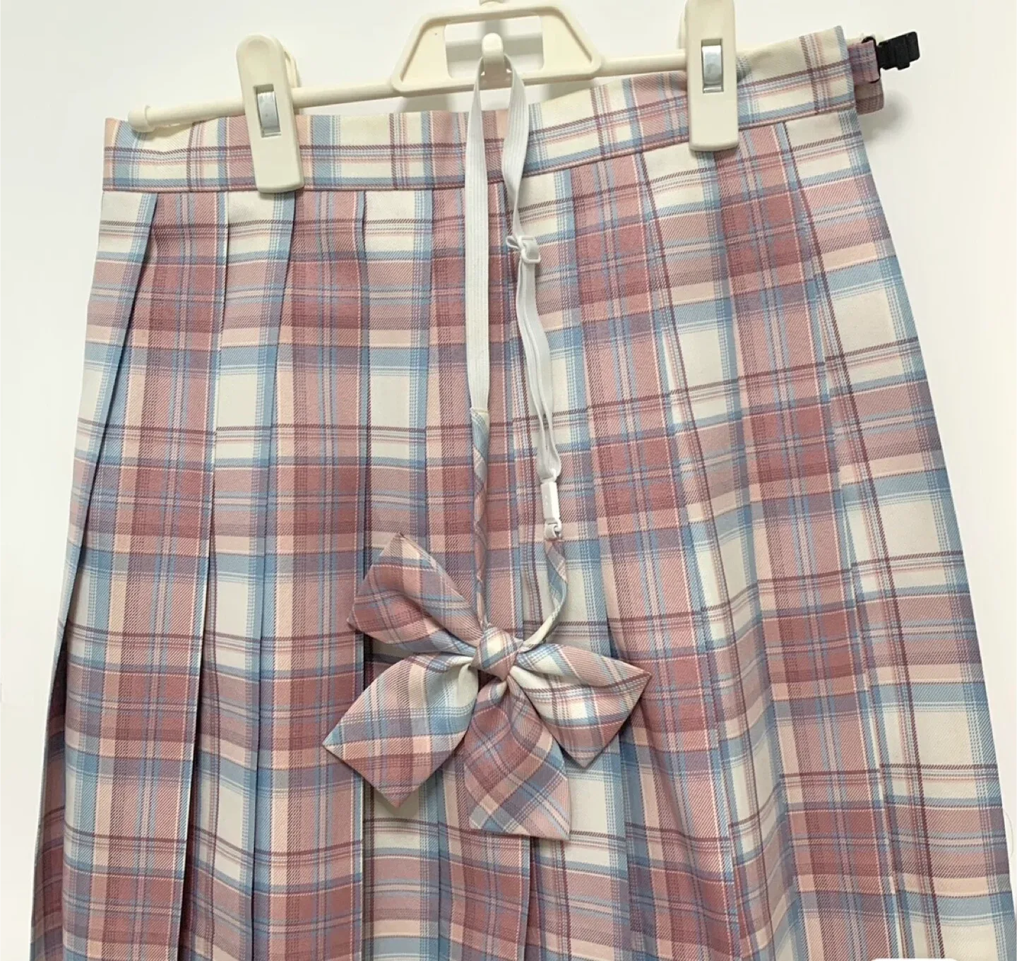 Set of eight Pleated Skirts image indicator(8)