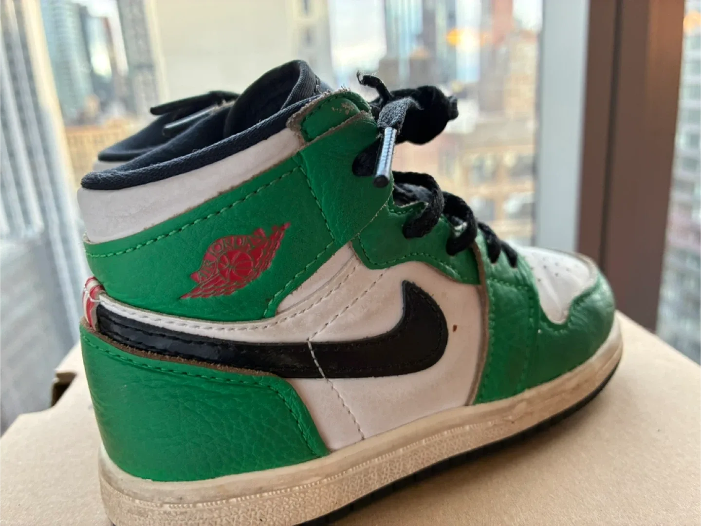 KIDS Nike Air Jordan 1 High Toddler LUCKY Green/White/Black Red image indicator(2)