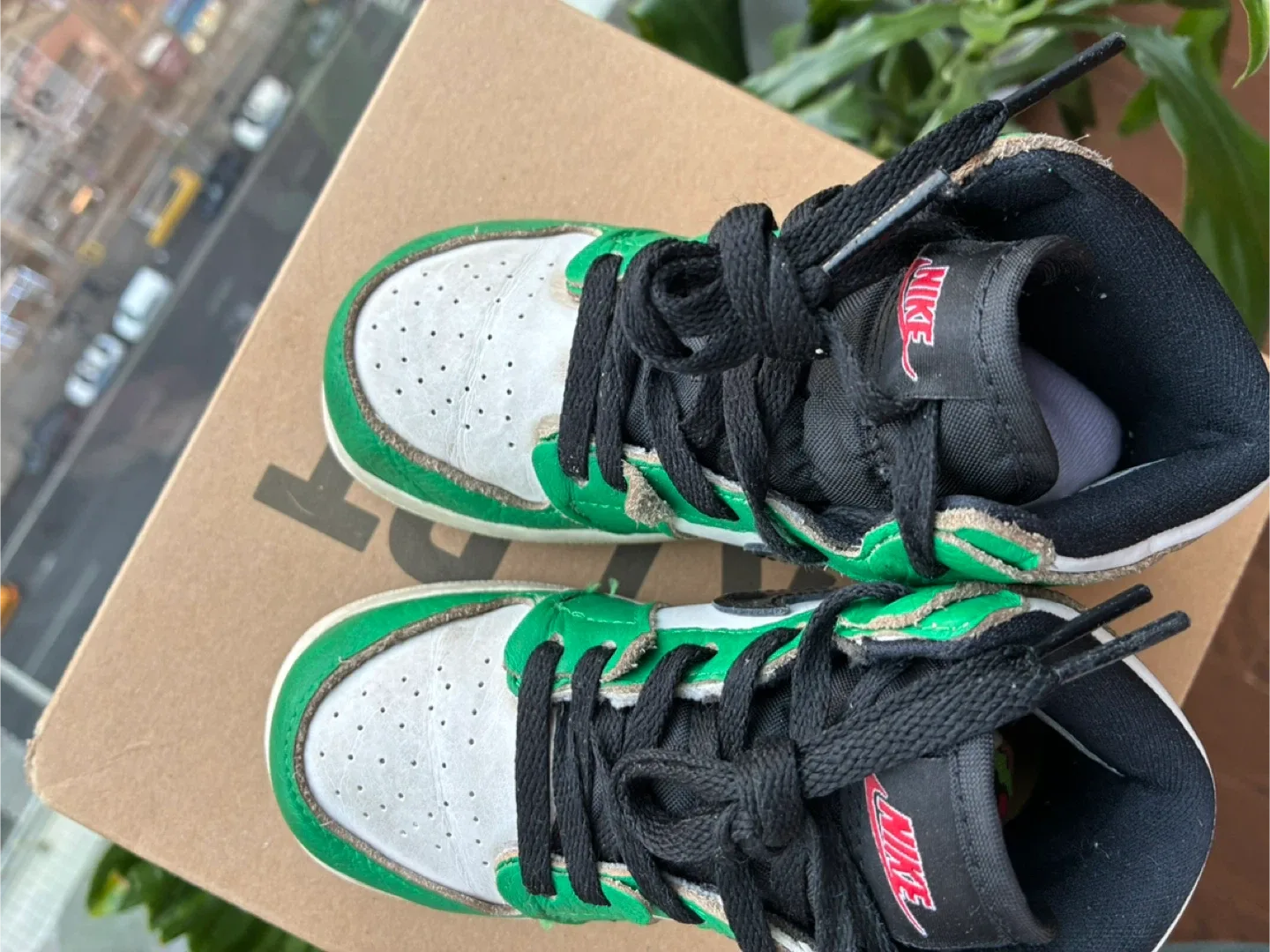 KIDS Nike Air Jordan 1 High Toddler LUCKY Green/White/Black Red image indicator(4)