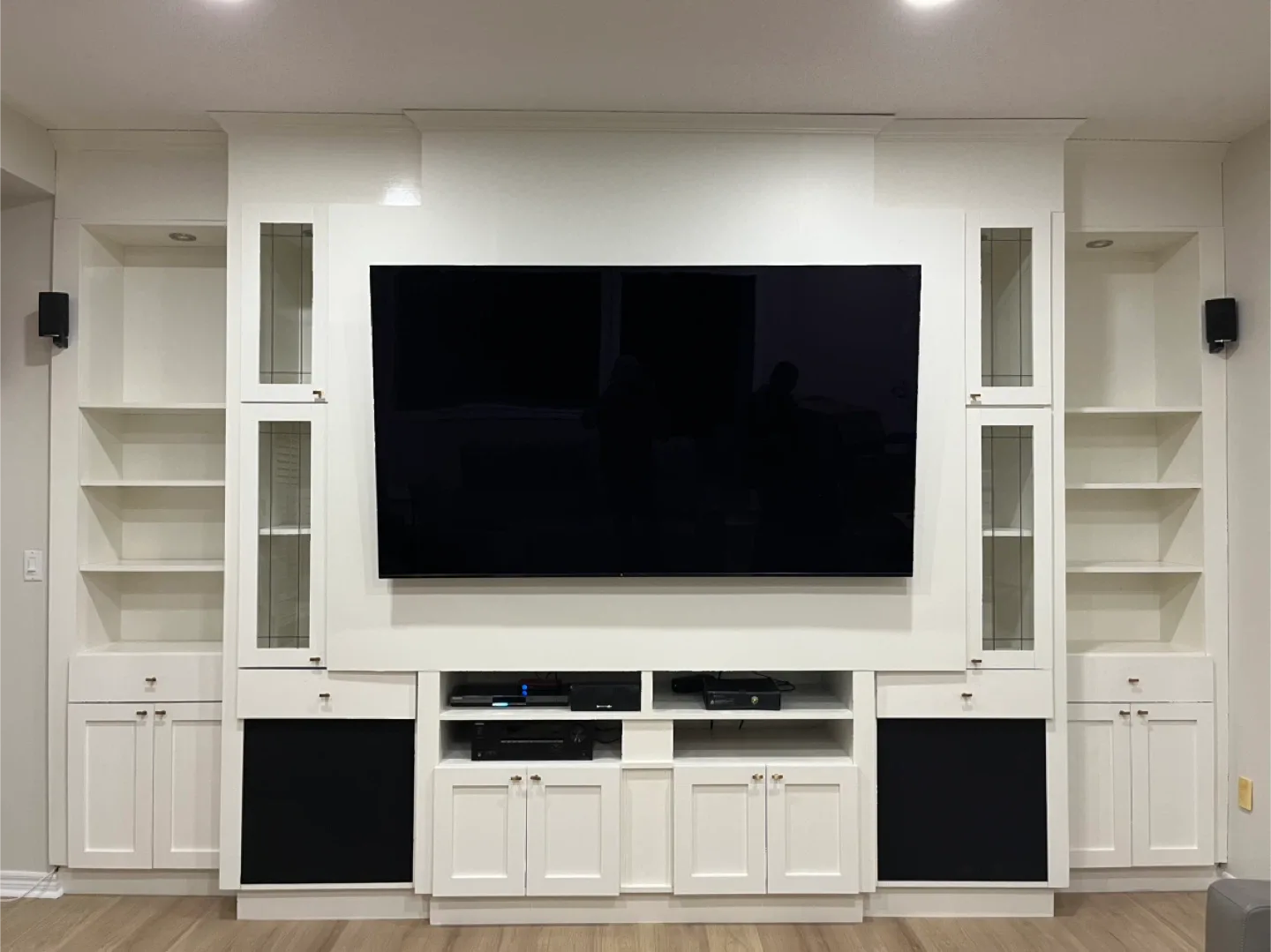 Luxury Feature Walls & Custom Closets image indicator(2)