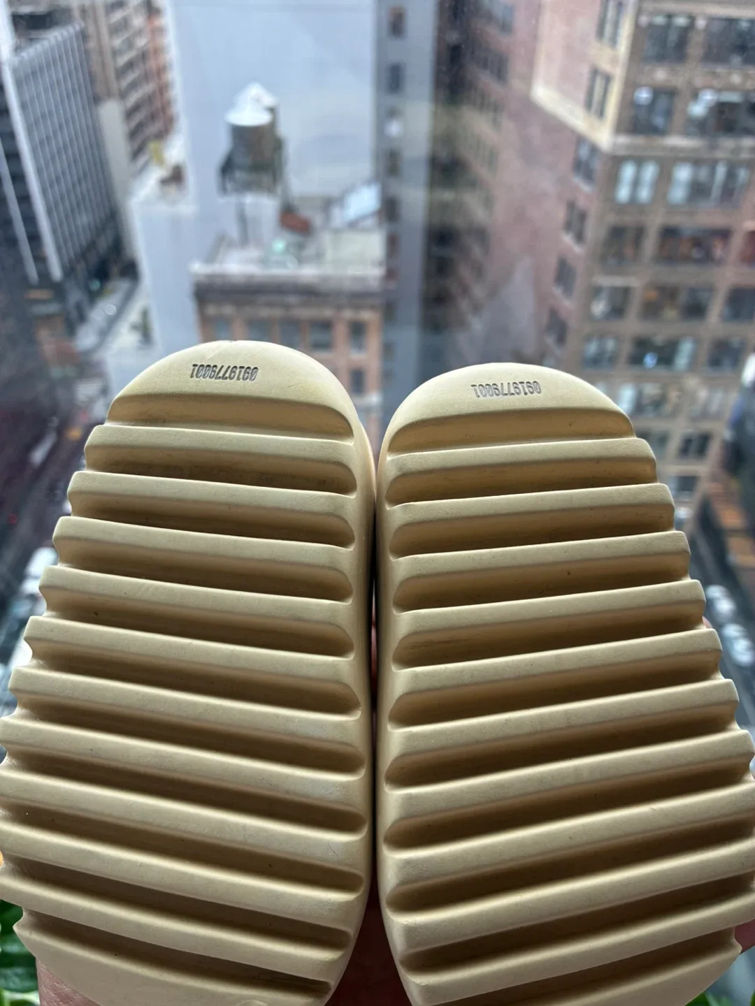 Yeezy Adidas Slide Sandal Toddler/Kids Size 6/7 image indicator(6)