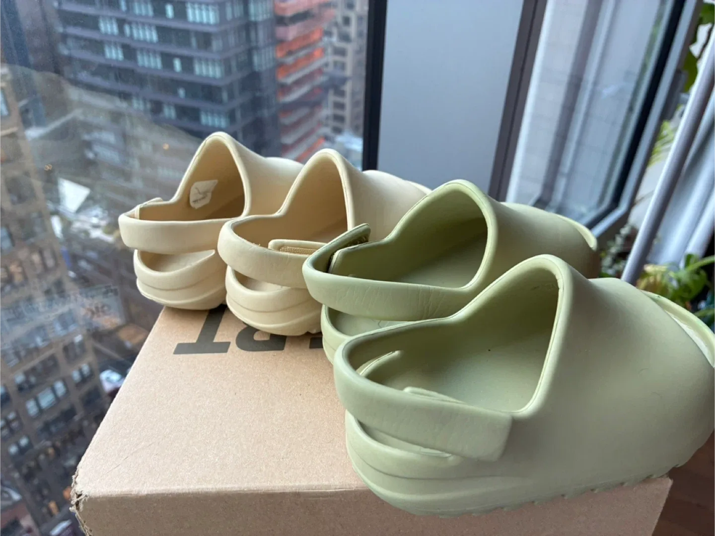 Yeezy Adidas Slide Sandal Toddler/Kids Size 6/7 image indicator(2)