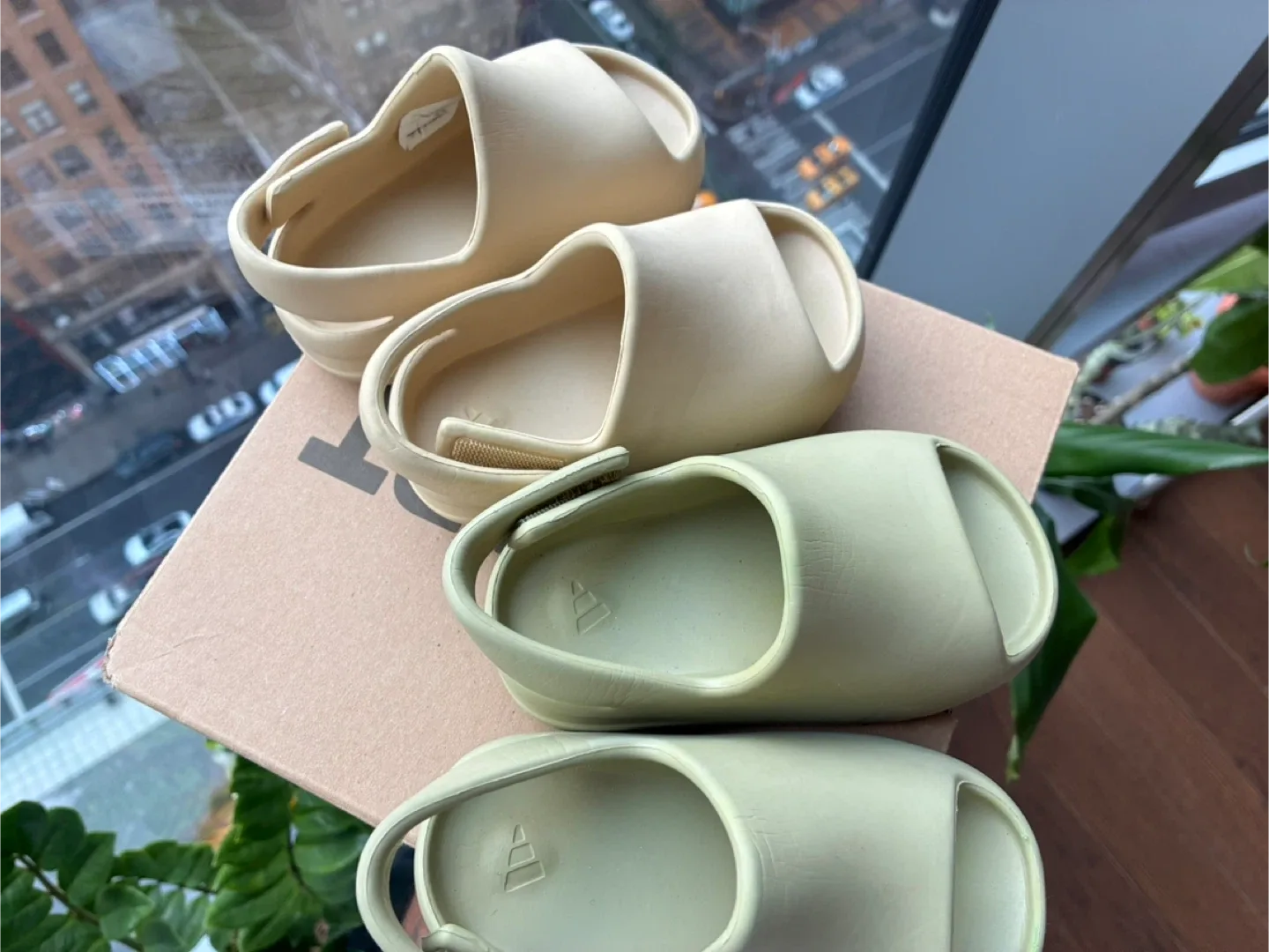 Yeezy Adidas Slide Sandal Toddler/Kids Size 6/7 image indicator(3)