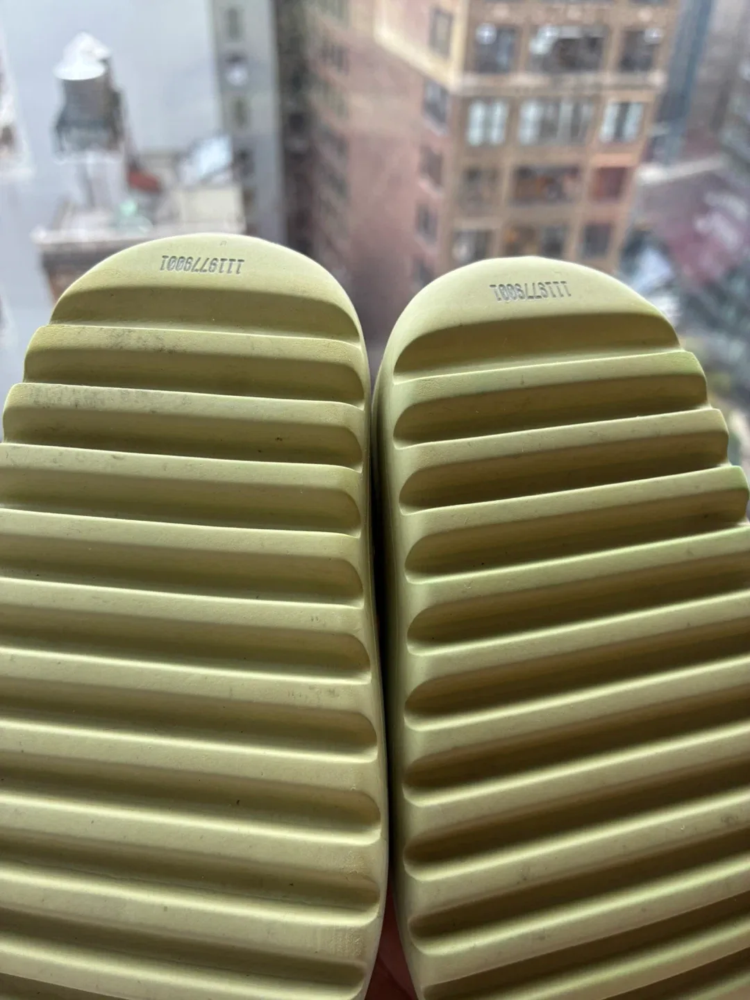 Yeezy Adidas Slide Sandal Toddler/Kids Size 6/7 image indicator(5)