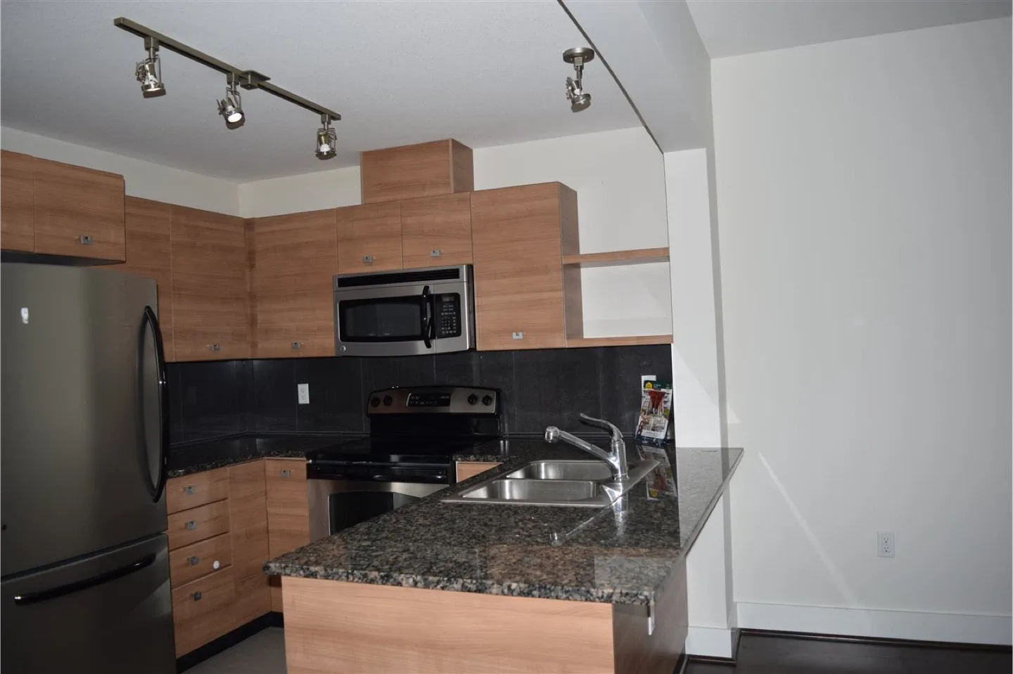 2 beds 2 baths apartment - Dec 1st image indicator(4)