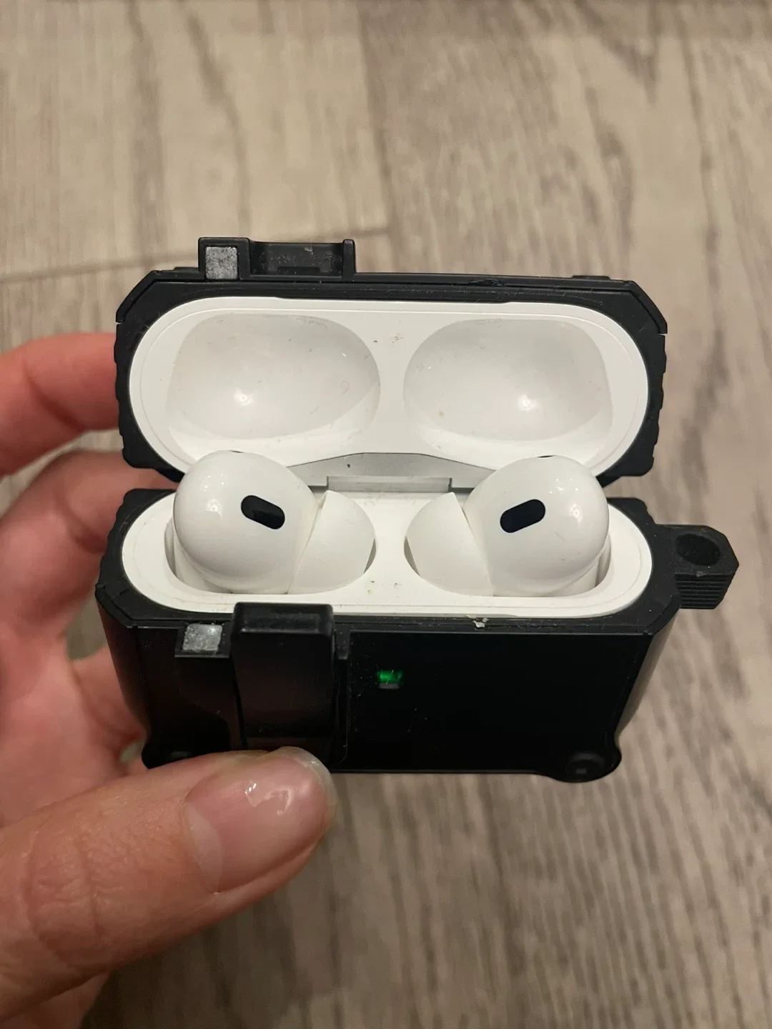 AirPods Pro 2 in Black Protective Case image indicator(2)
