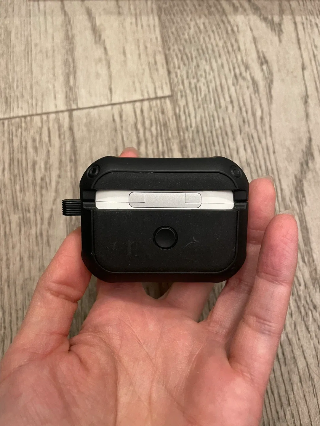 AirPods Pro 2 in Black Protective Case image indicator(3)