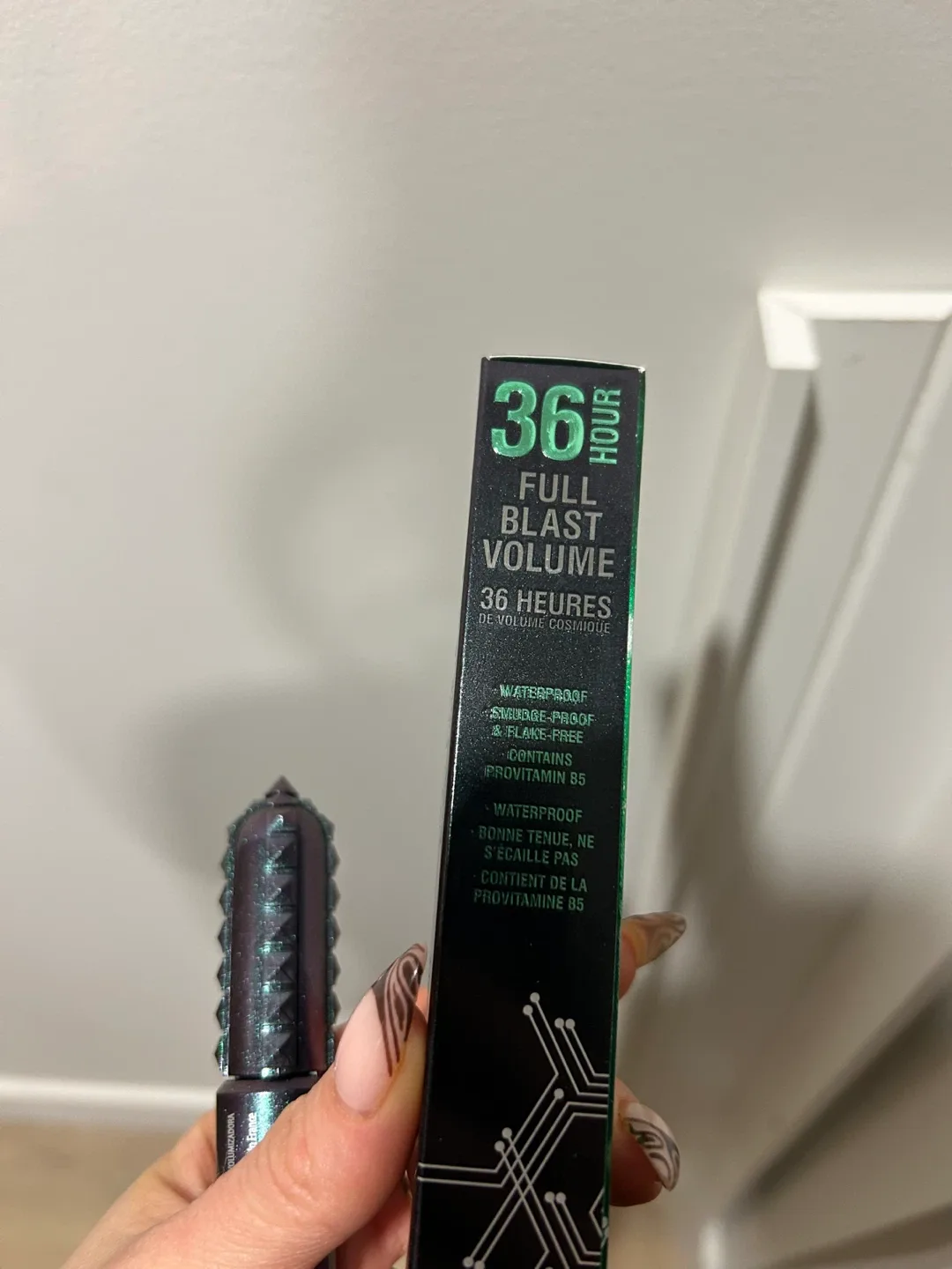 Benefit BADgal BANG! Waterproof Mascara image indicator(2)