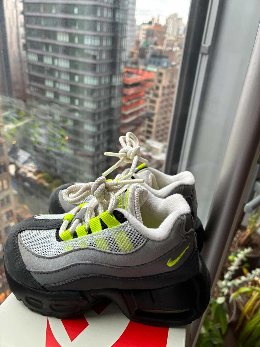 KIDS Nike Air Max 95 Grey/Neon Toddler Size 8C - photo 3