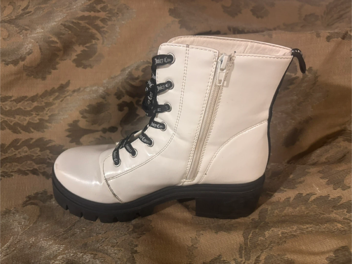 Juicy Couture JC-Carme White Boots - Size 9M - photo 2
