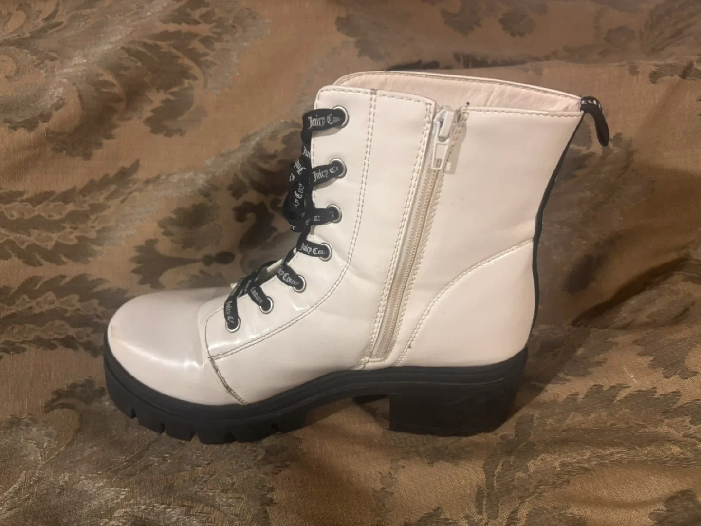 Juicy Couture JC-Carme White Boots - Size 9M image indicator(2)