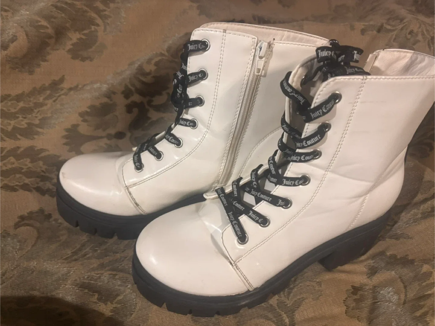 Juicy Couture JC-Carme White Boots - Size 9M image indicator(3)