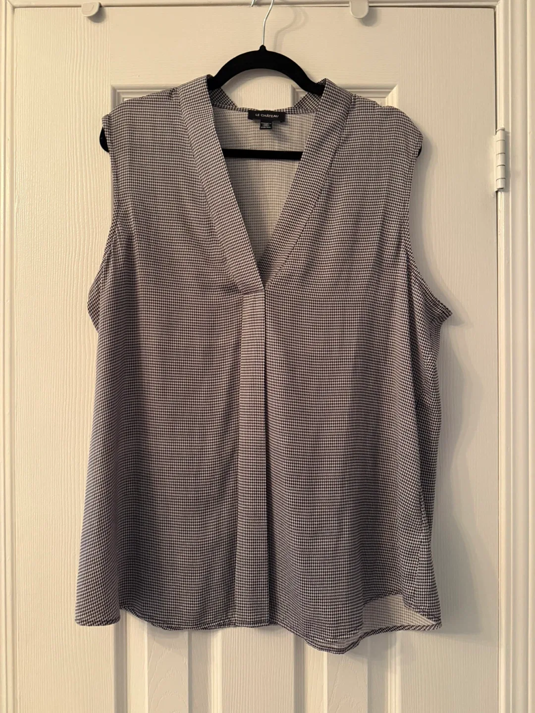 Black and White Sleeveless Blouse - Size XXL