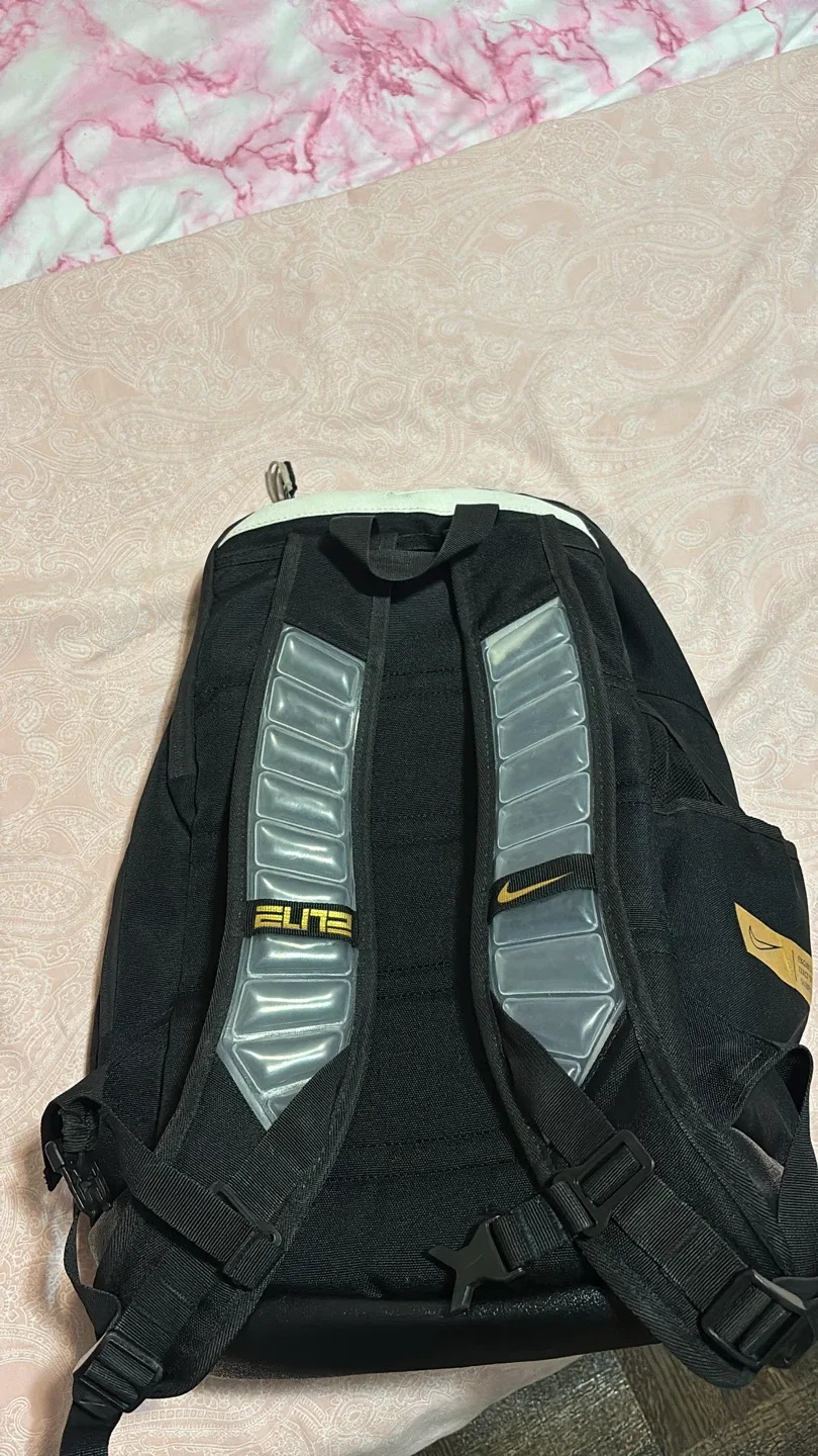 Nike Elite Backpack - Black & Gold image indicator(2)