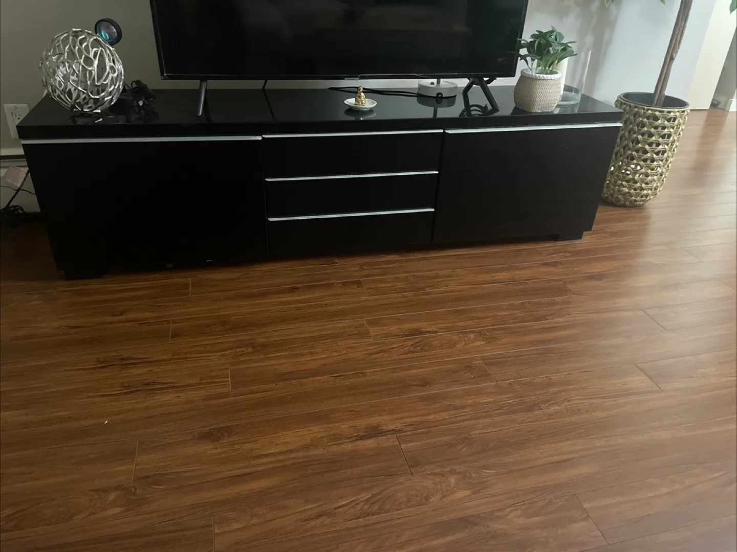 Selling tv stand and tower heater