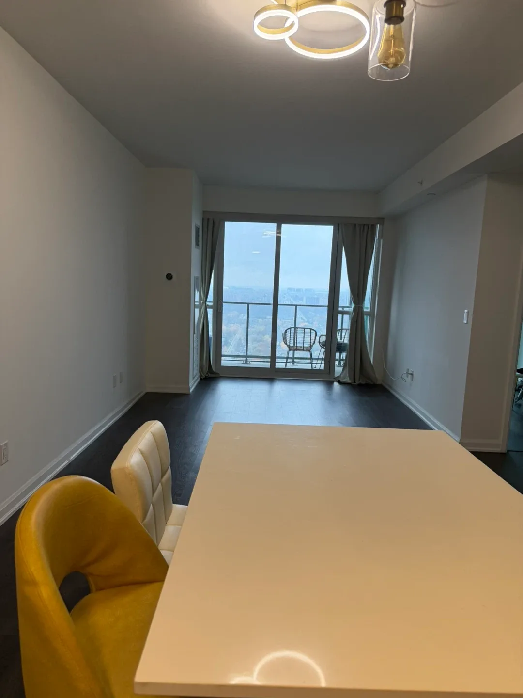 Emalad park rent 3050 32floor 2bad 2bath