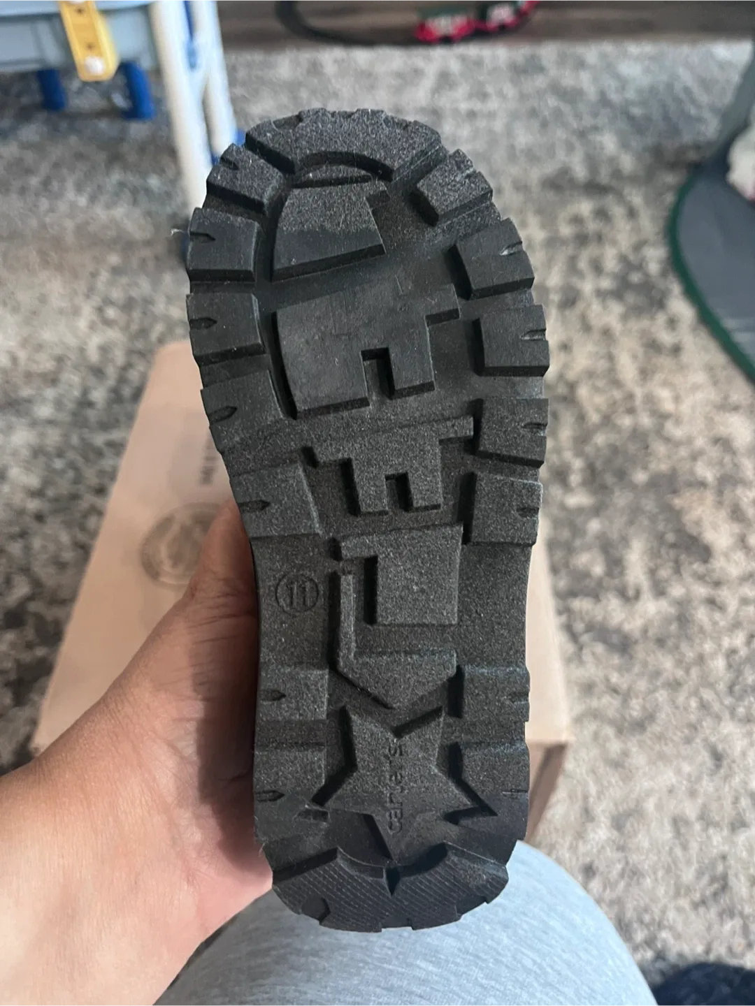 OshKosh B'gosh & Carter's Size 11 Kids Shoes image indicator(3)