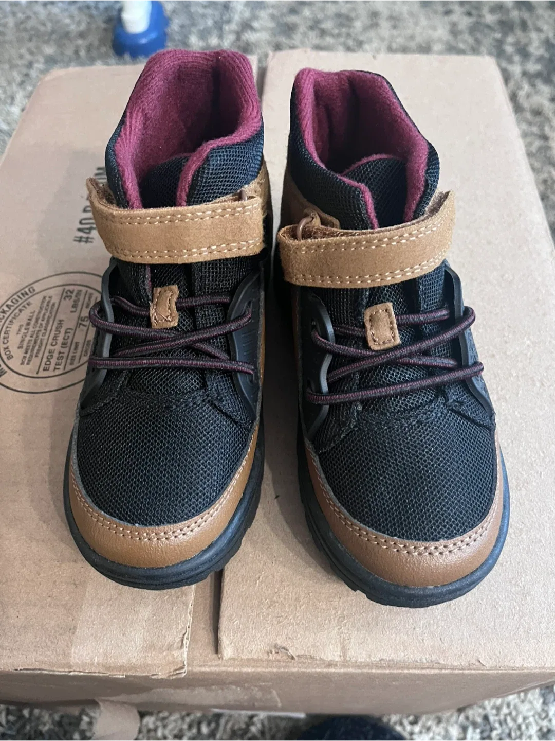 OshKosh B'gosh & Carter's Size 11 Kids Shoes image indicator(4)