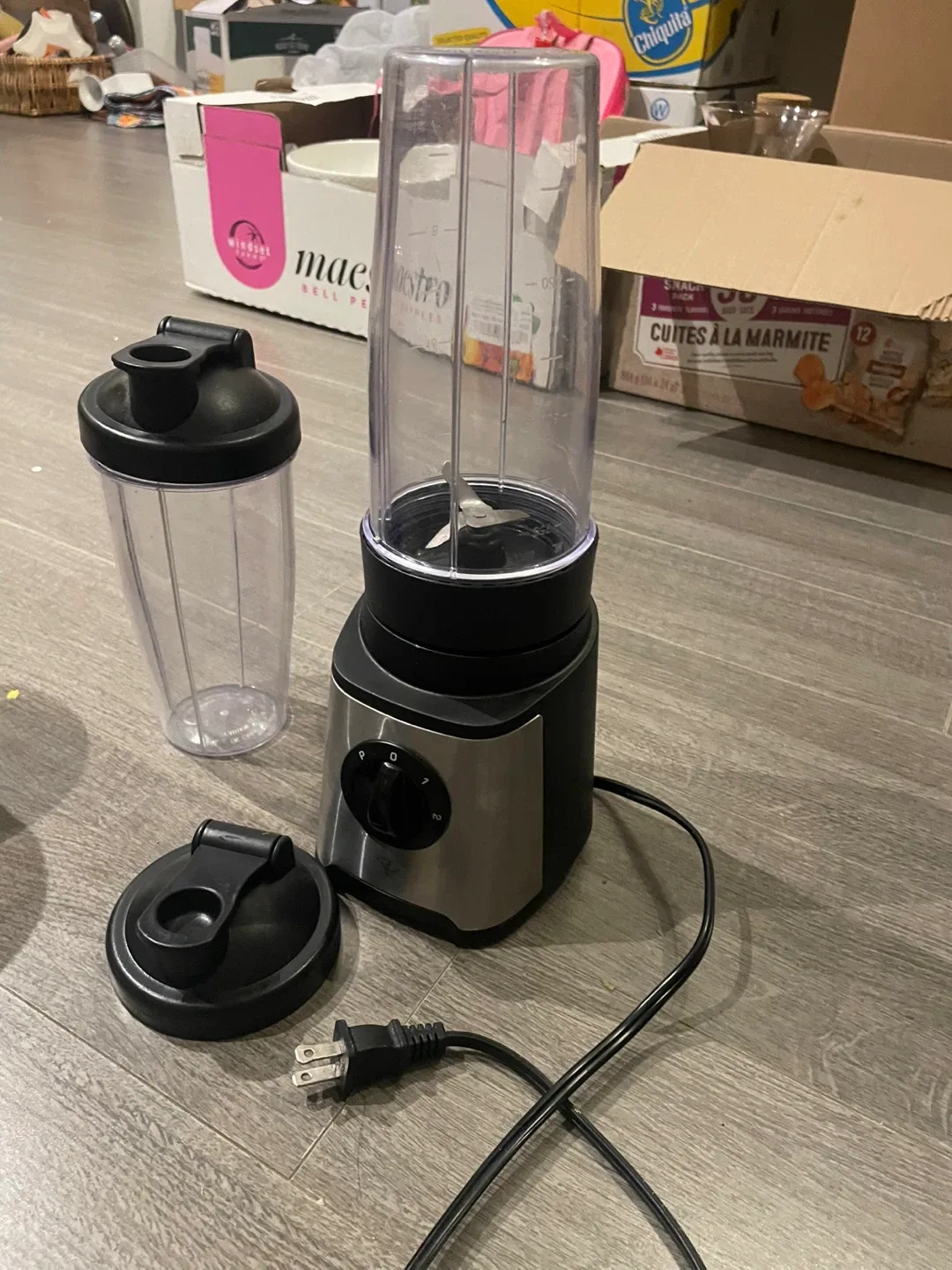 Assorted Small Kitchen Appliances image indicator(2)