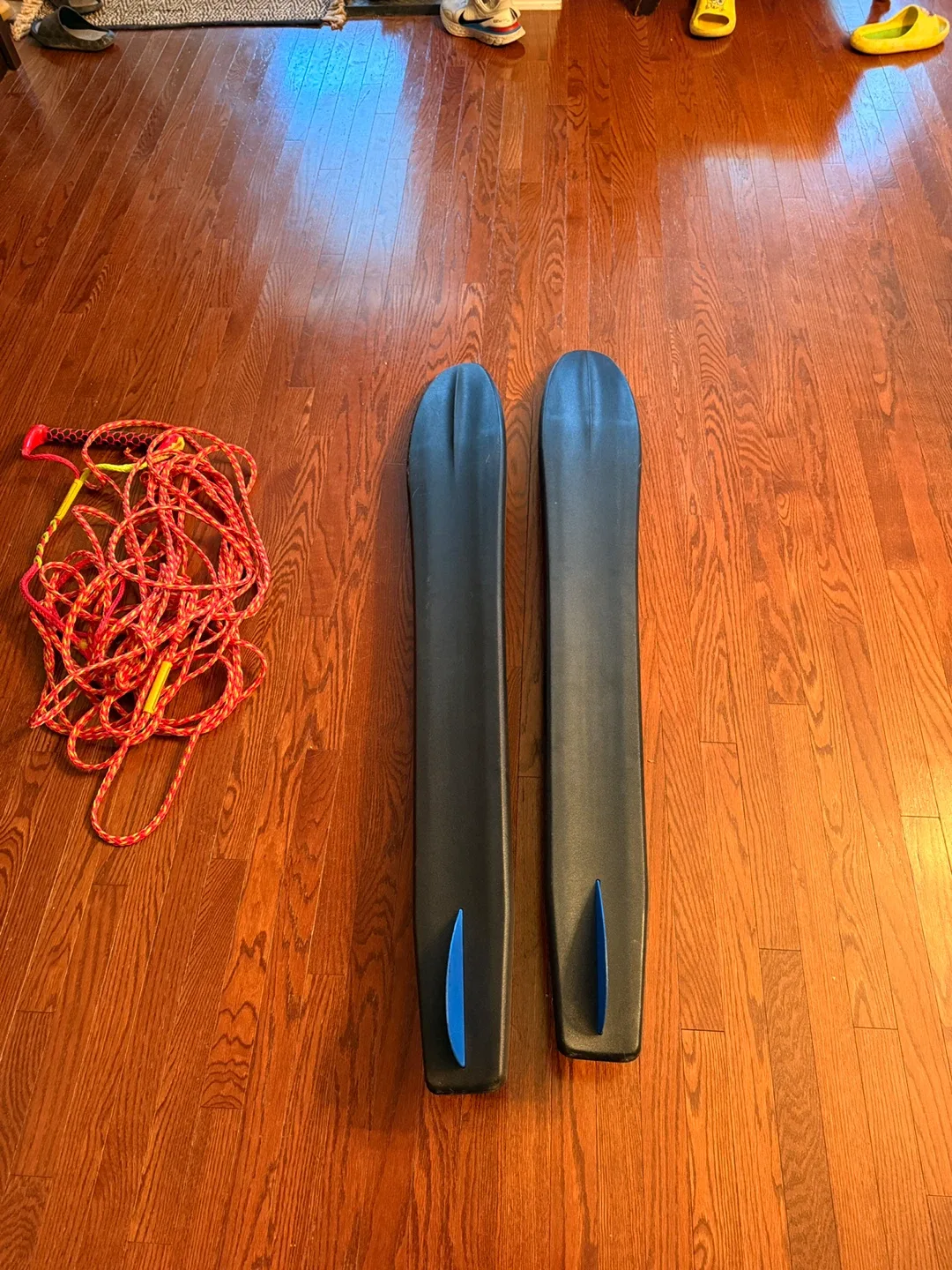 Connelly Super Sport Water Skis & Rope image indicator(2)