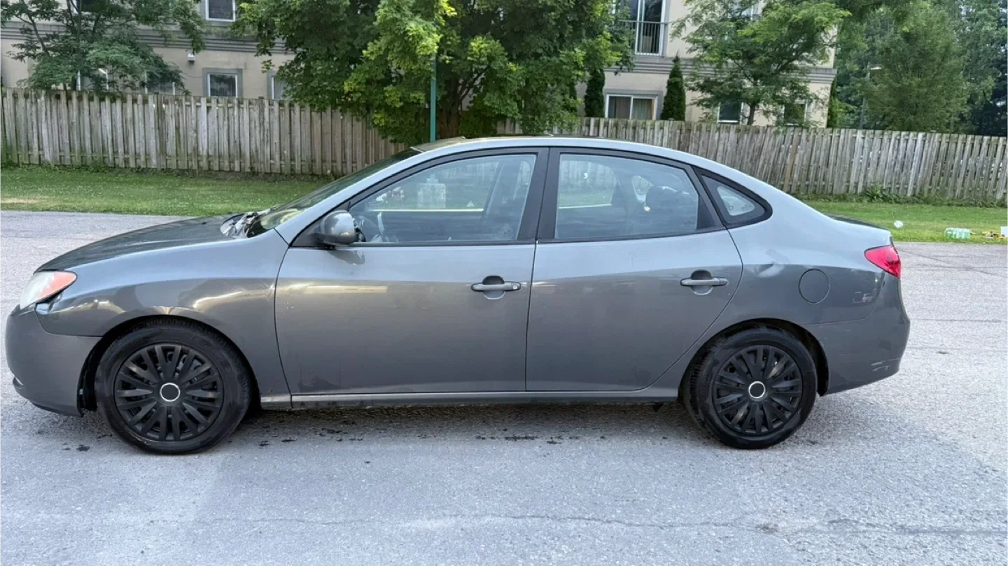 Hyundai Elantra - Gray Sedan image indicator(4)