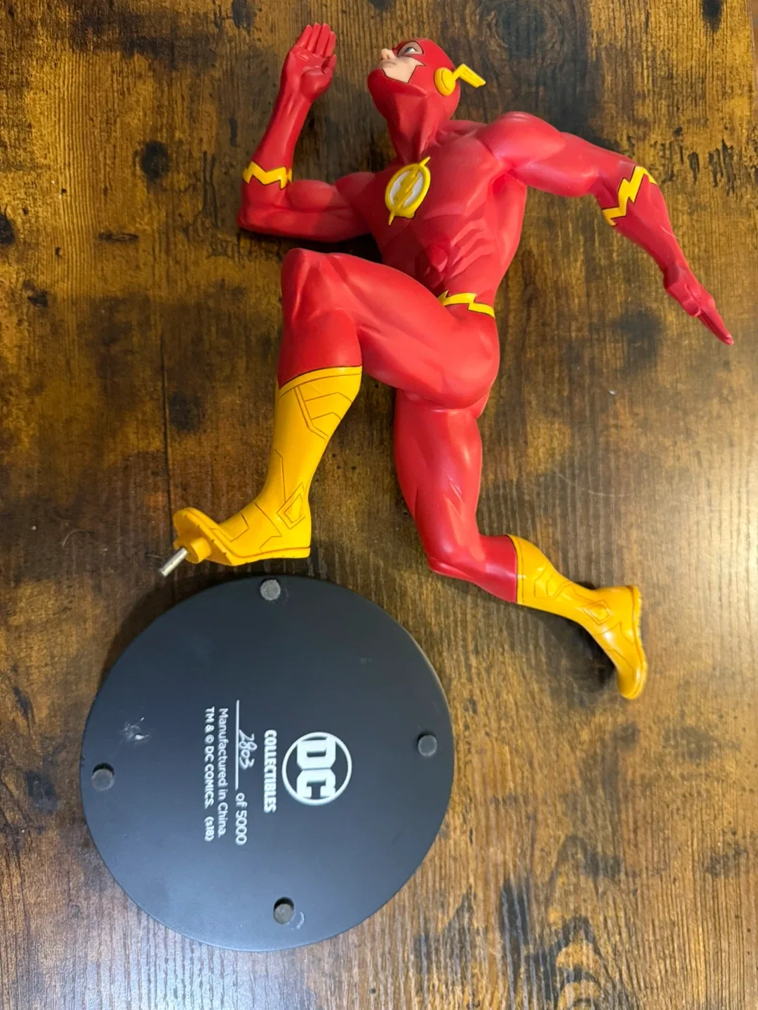 The Flash Running Statue image indicator(8)