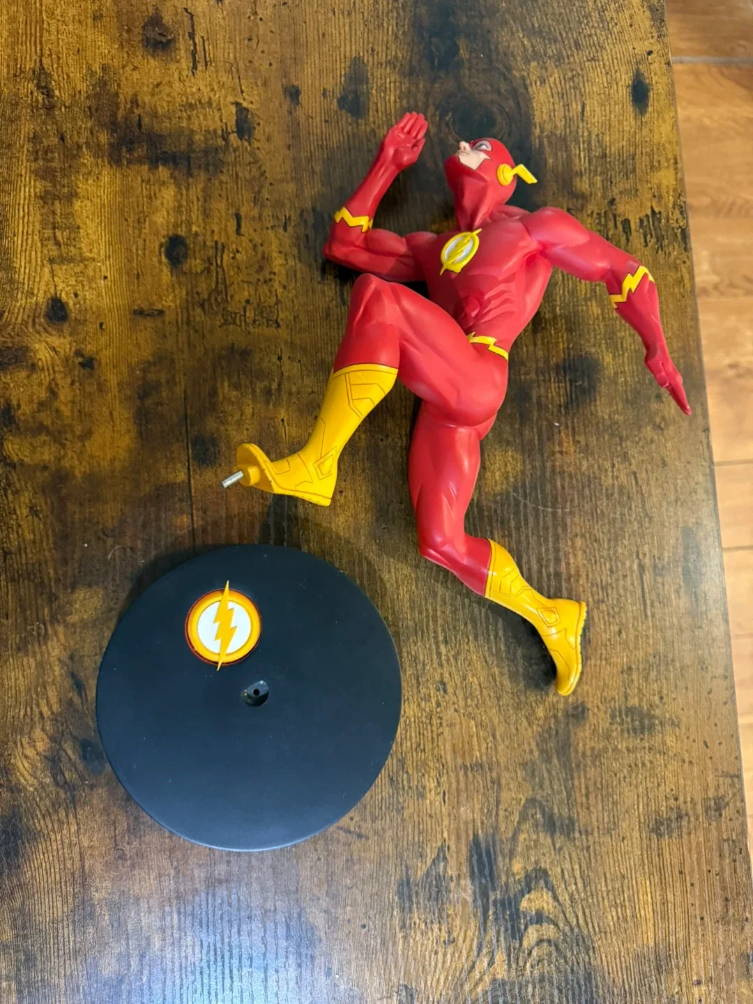 The Flash Running Statue image indicator(7)