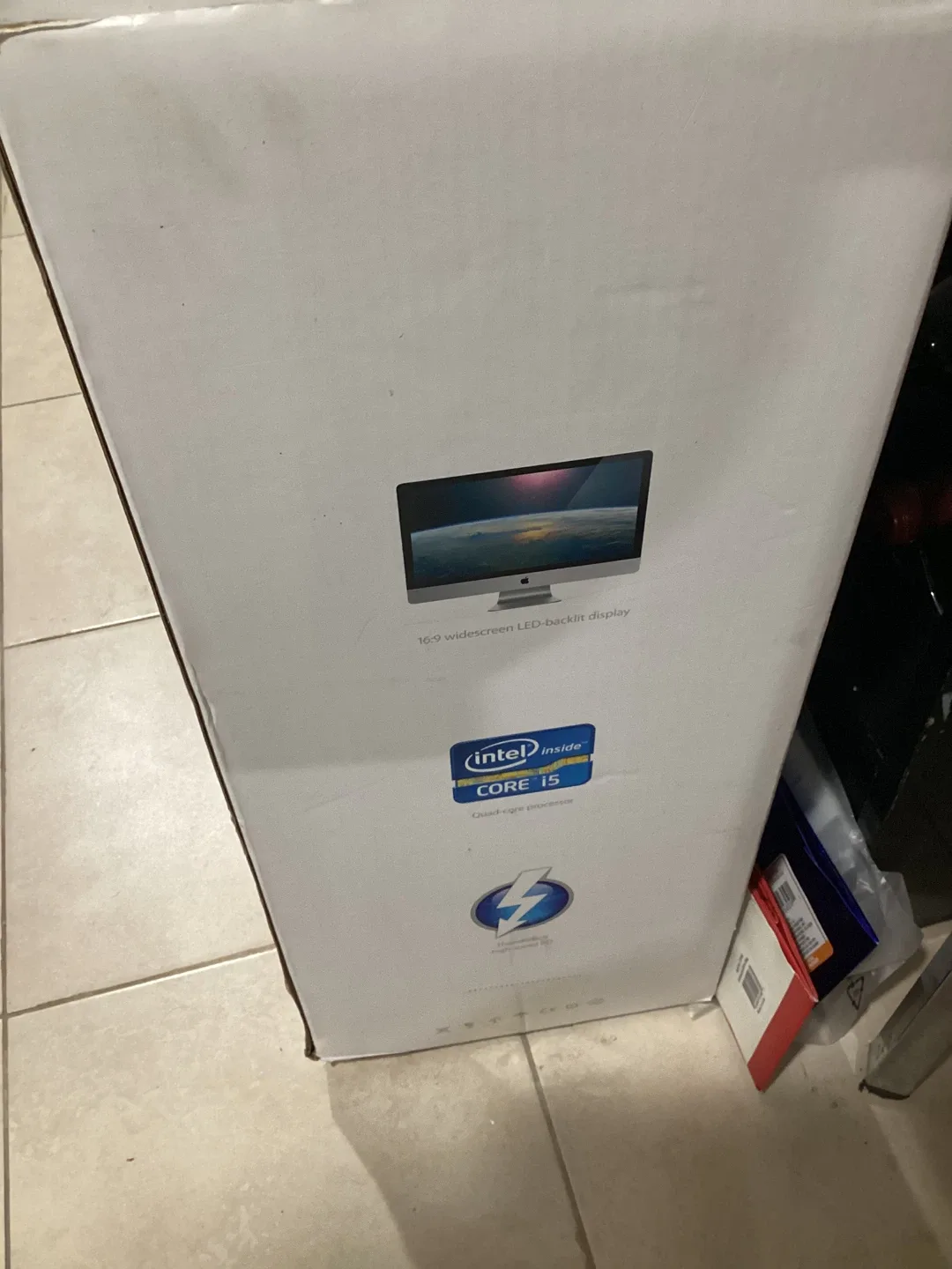 iMac Desktop Computer in Box image indicator(2)