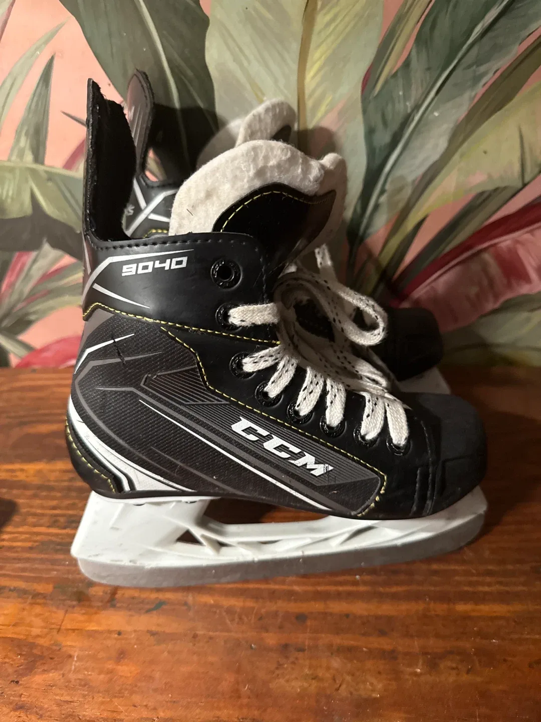 CCM Tacks 9040 Ice Hockey Skates - Size 13Y