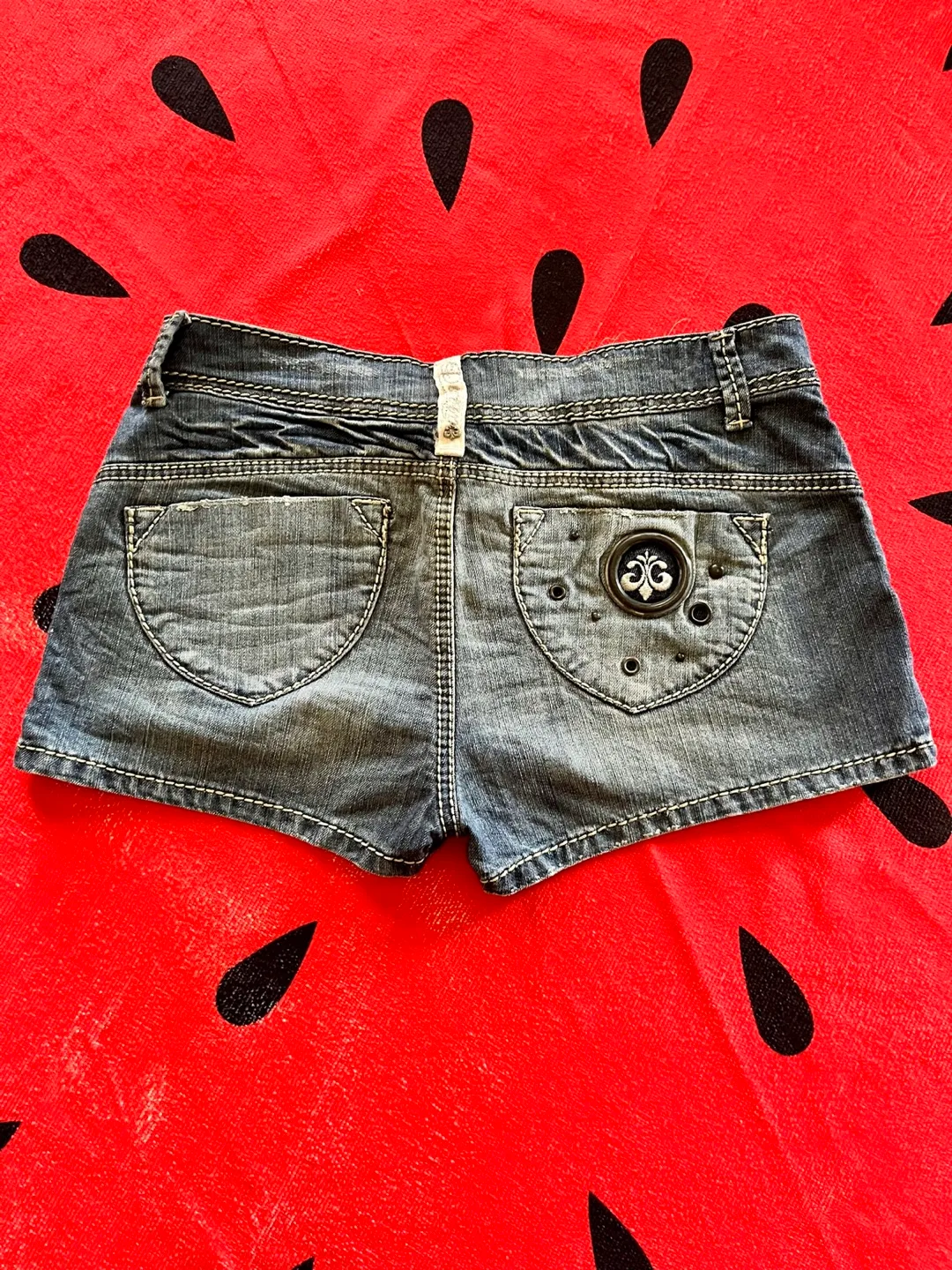 Denim shorts & sleeveless lace top (M) & Leggings (M) image indicator(4)