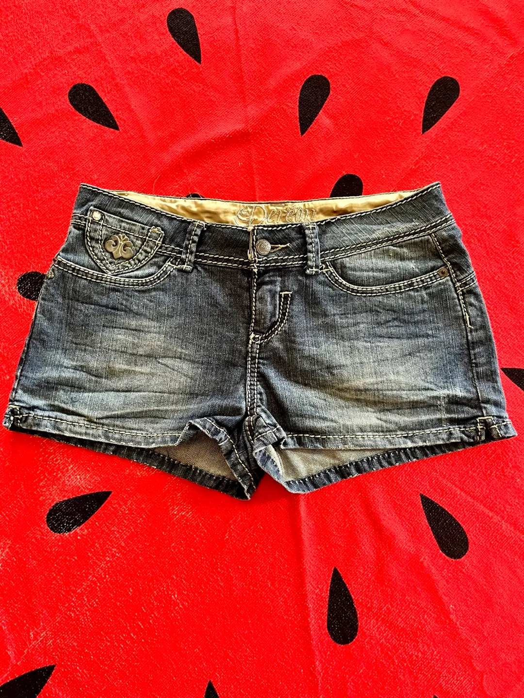 Denim shorts & sleeveless lace top (M) & Leggings (M) image indicator(3)