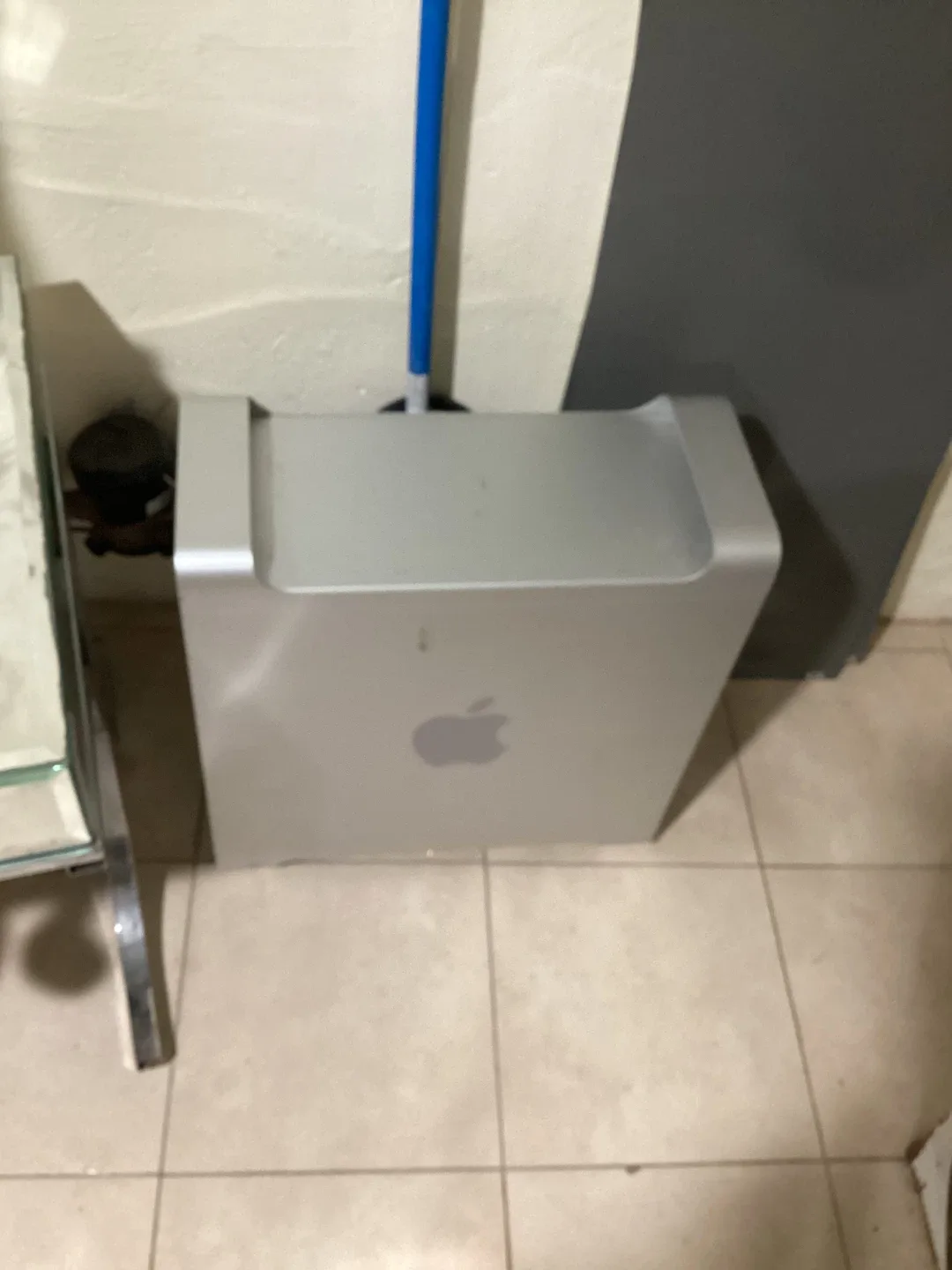 Apple Mac Pro Tower image indicator(3)