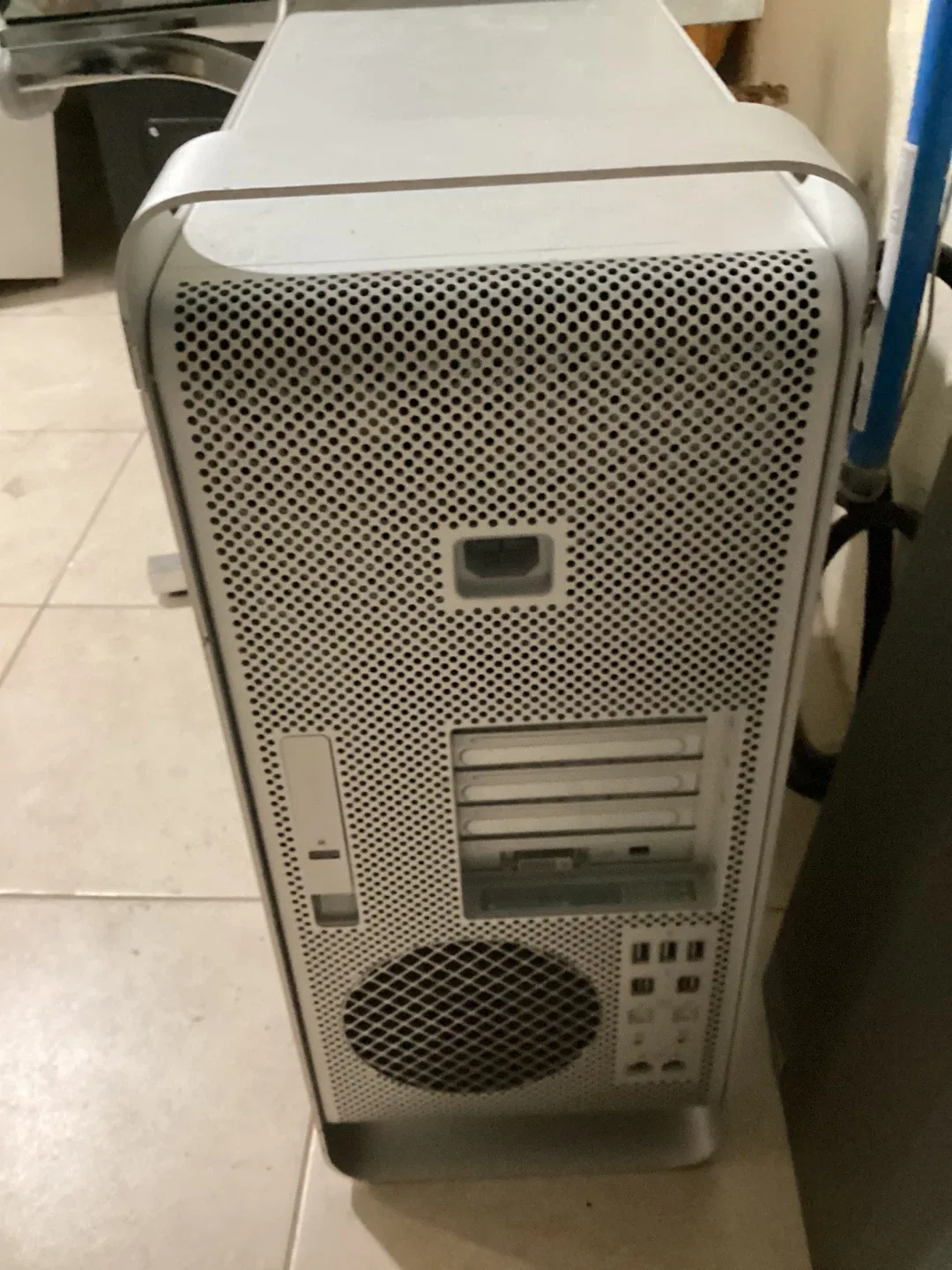 Apple Mac Pro Tower image indicator(2)