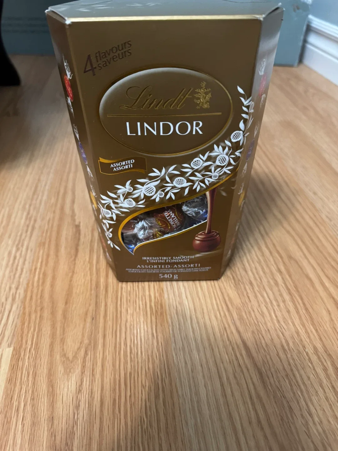 Lindt Lindor Assorted Chocolate - 540g