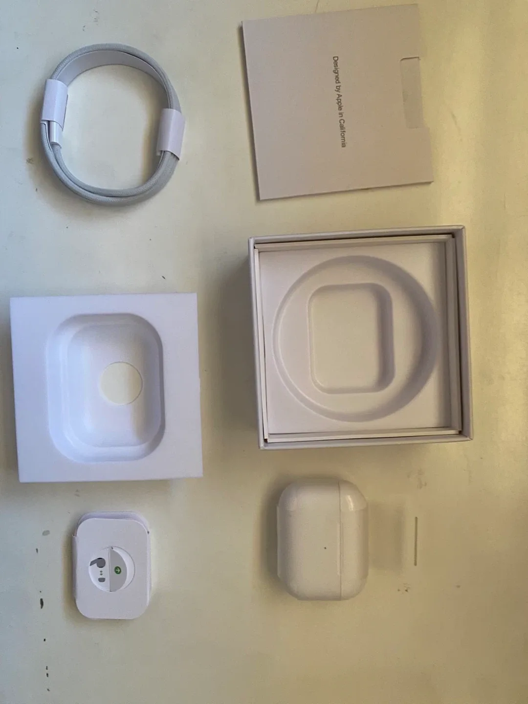 Apple AirPods Pro (2nd Generation) - Like New! image indicator(2)