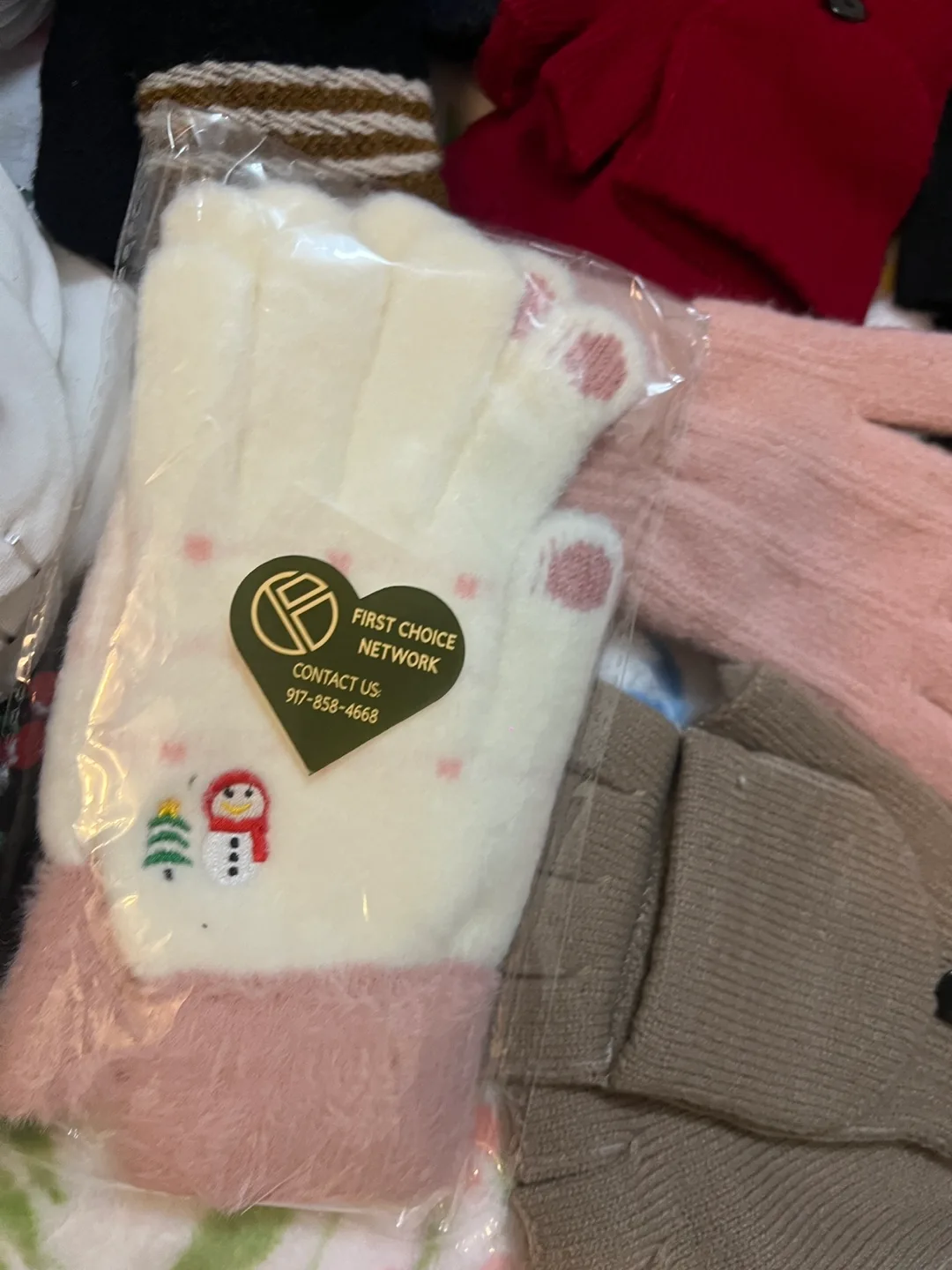 Assorted Winter Gloves image indicator(3)