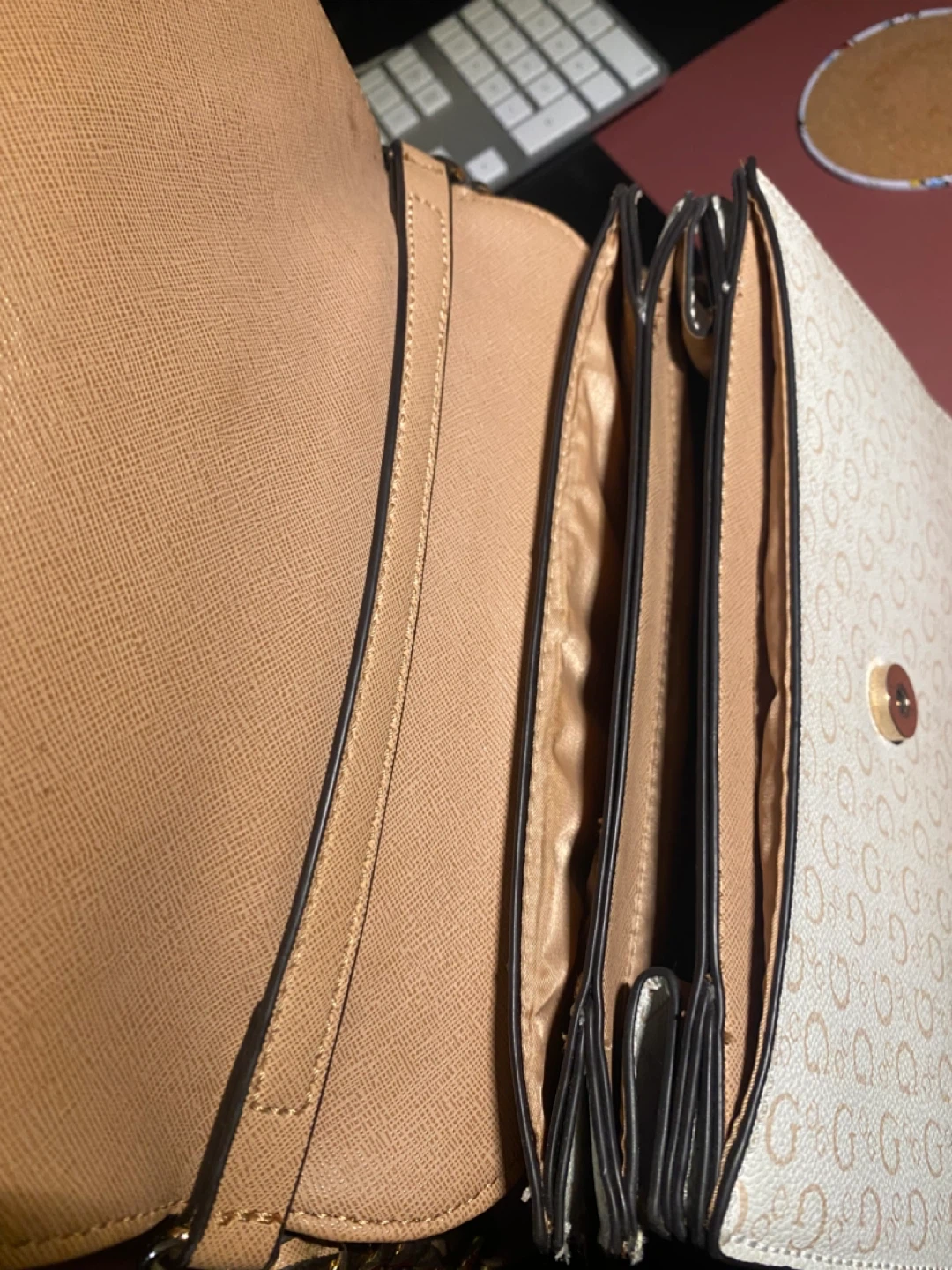 Guess Beige & White Shoulder Bag - photo 3