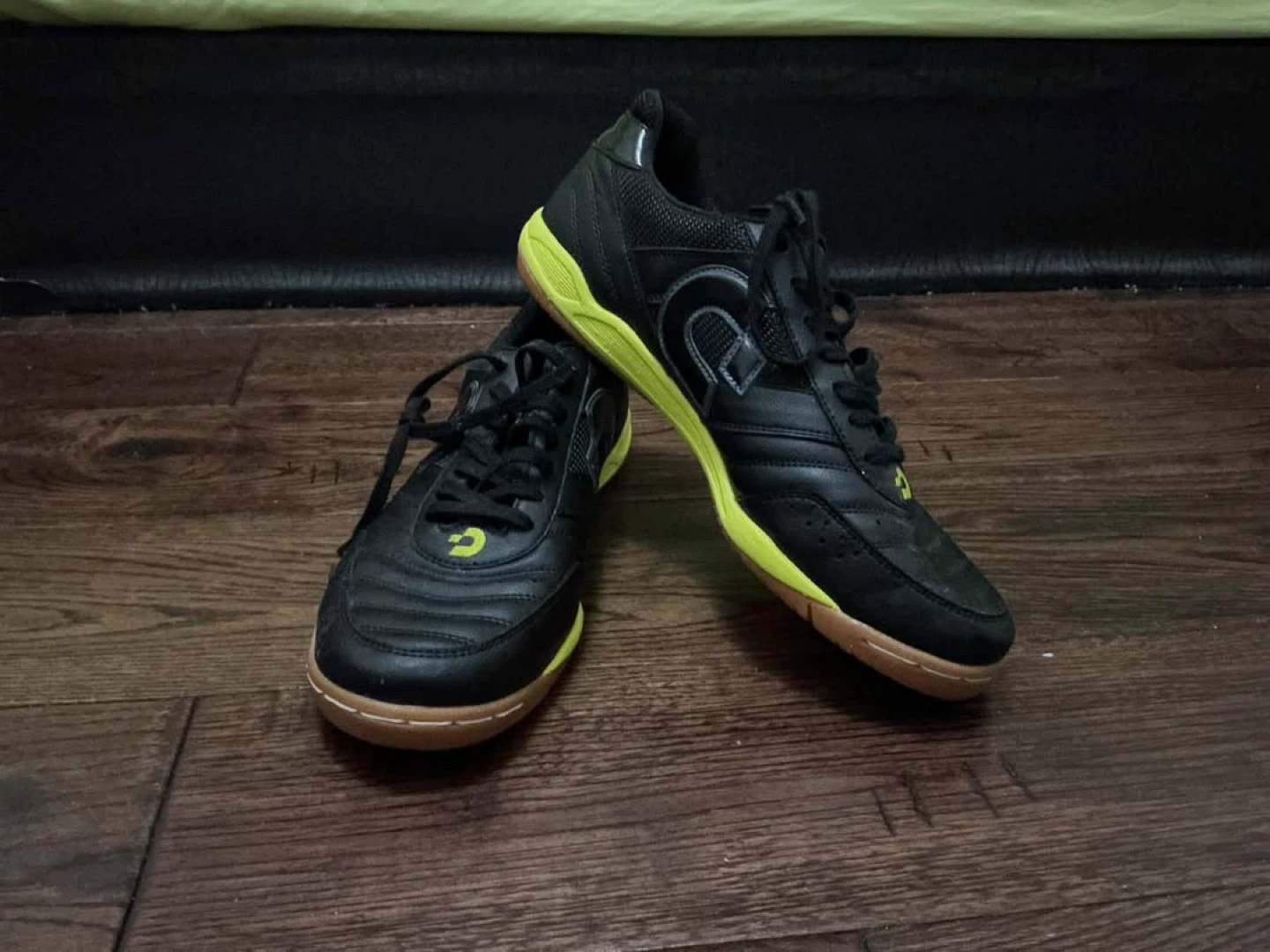 Desporte Indoor Soccer Shoes - US 8.5
