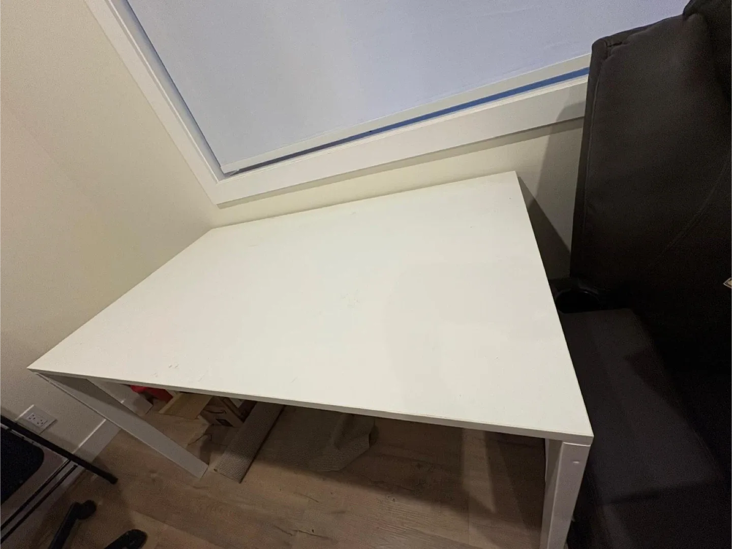 IKEA White Table image indicator(2)