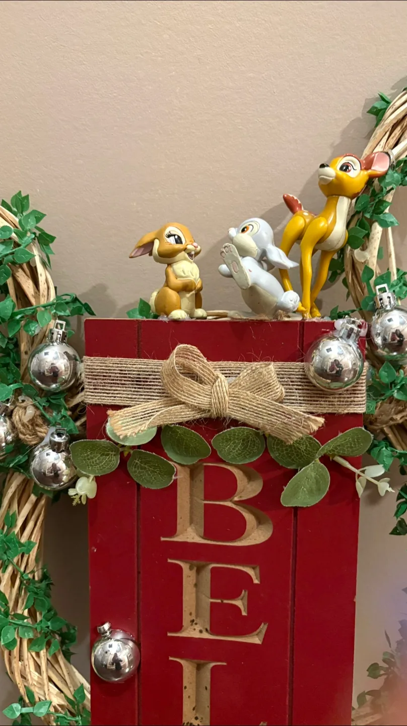 Disney Inspired Holiday Wreath Decor - New image indicator(2)