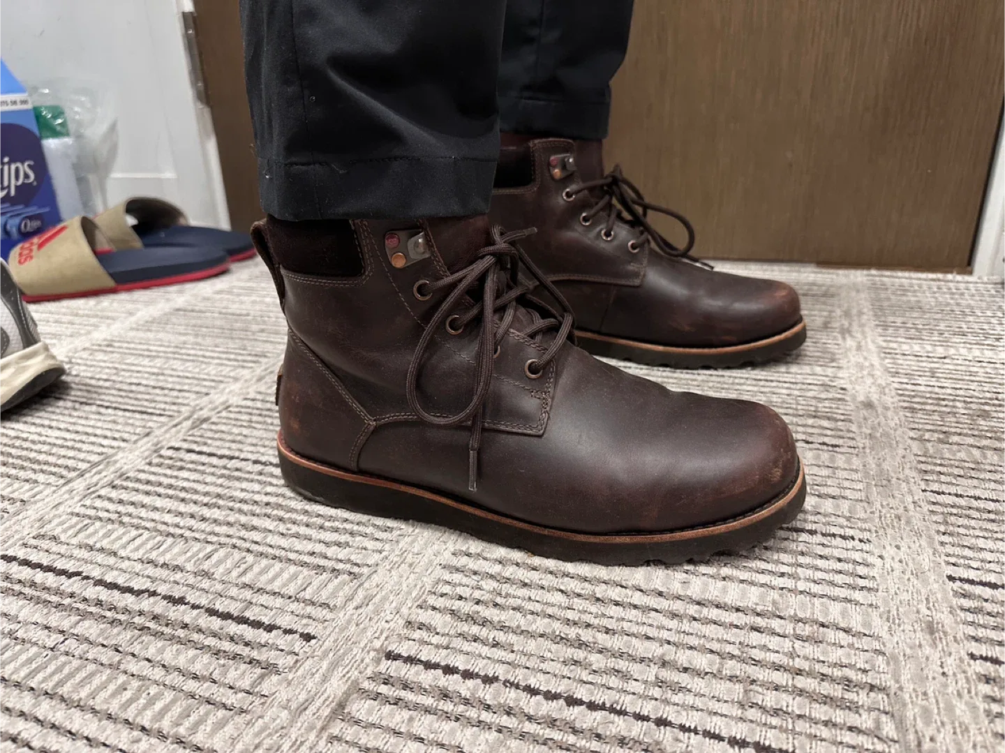 UGG Men's Winter Boots, Size 10 image indicator(3)