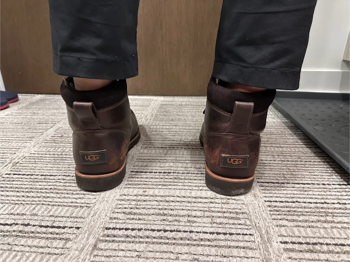 UGG Men's Winter Boots, Size 10 image indicator(2)