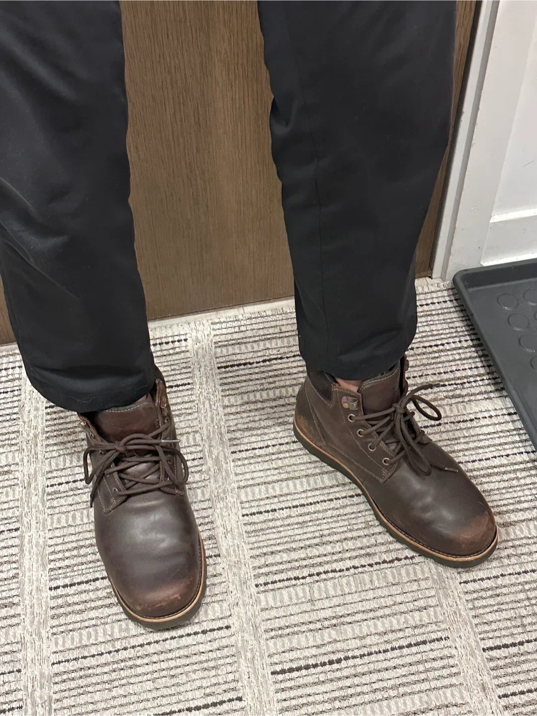 UGG Men's Winter Boots, Size 10 image indicator(4)