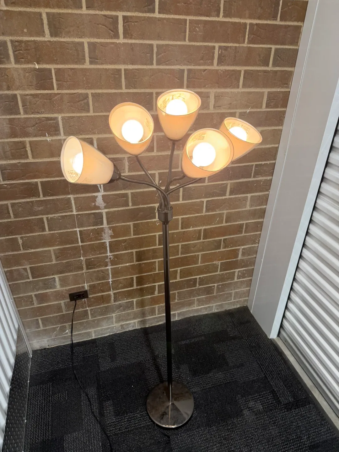 5-Light Floor Lamp image indicator(2)