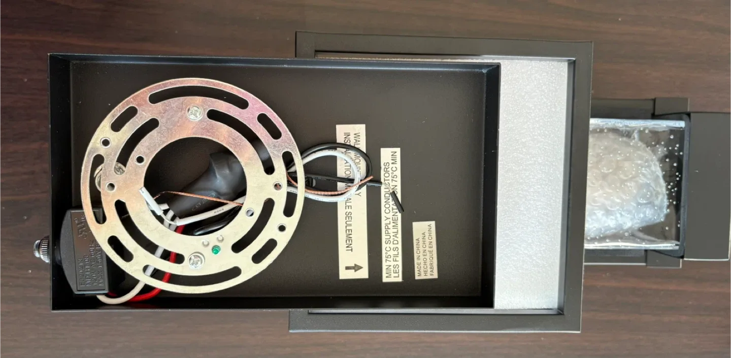 Outdoor Wall Light - New in Box image indicator(3)