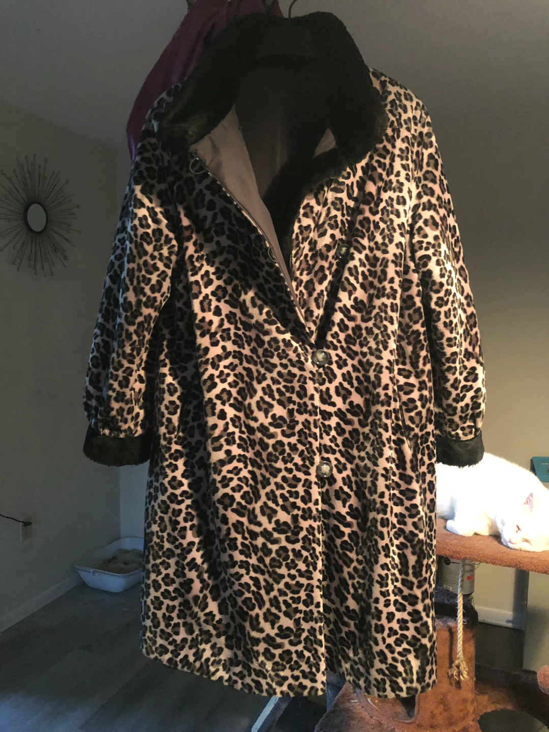 Danier Brown Coat with Leopard Print Lining - photo 5